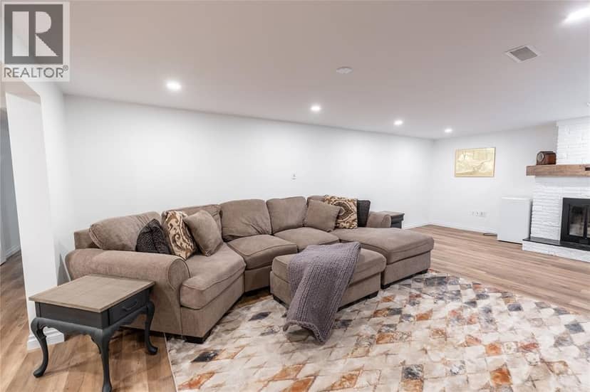 951 Beverley Road — photo 18 of 33