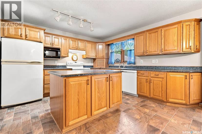 843 N McIntosh STREET — photo 10 of 40