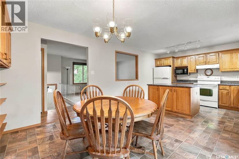843 N McIntosh STREET — photo 16 of 40