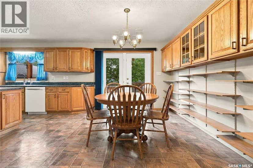 843 N McIntosh STREET — photo 9 of 40