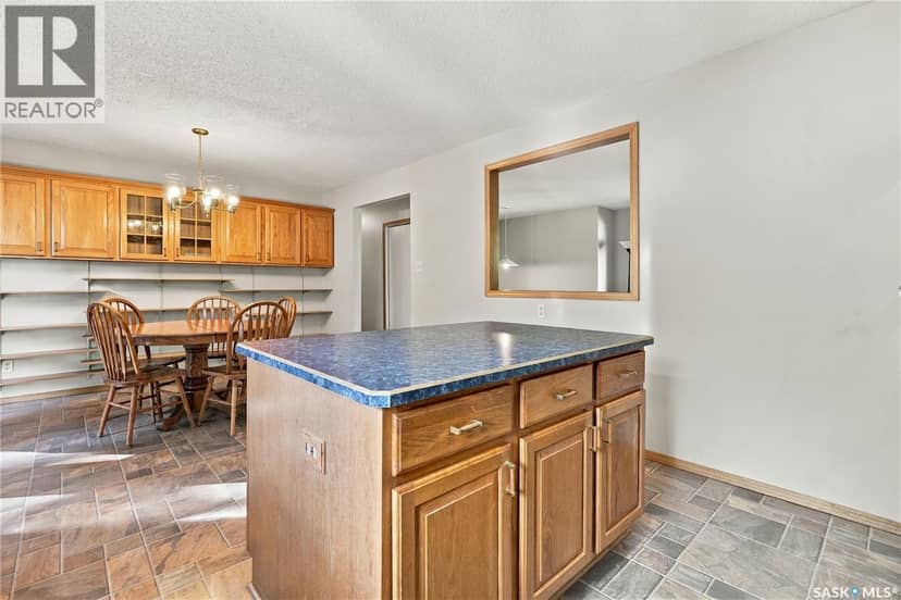 843 N McIntosh STREET — photo 15 of 40