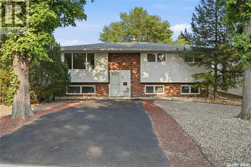 843 N McIntosh STREET, Regina, photo 2