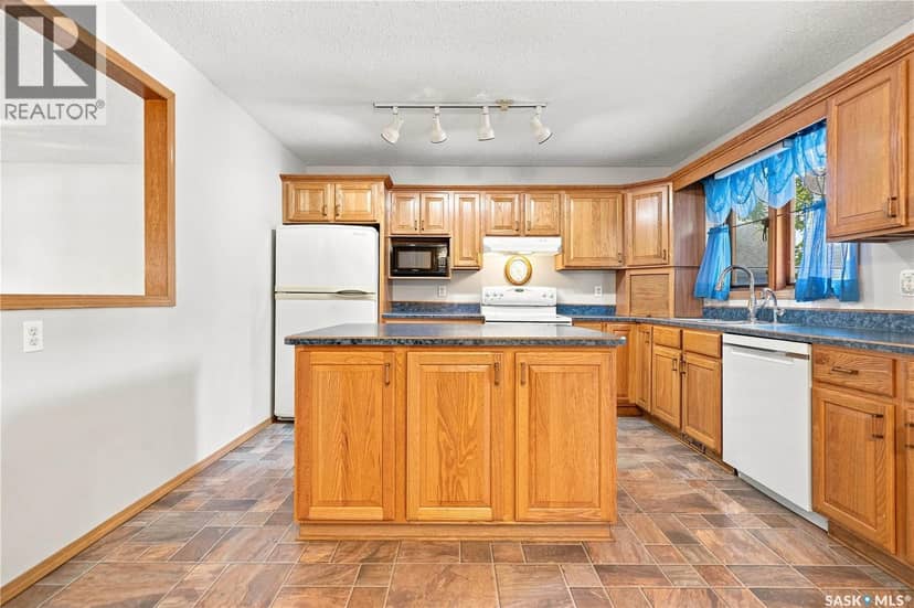 843 N McIntosh STREET — photo 11 of 40