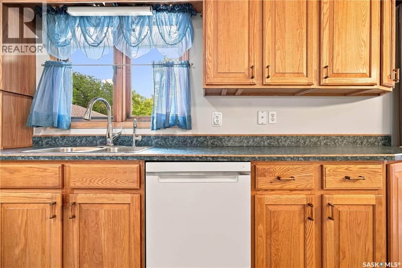 843 N McIntosh STREET — photo 13 of 40