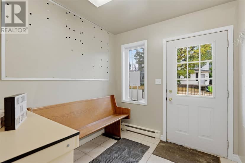 185 Elgin ST — photo 2 of 33