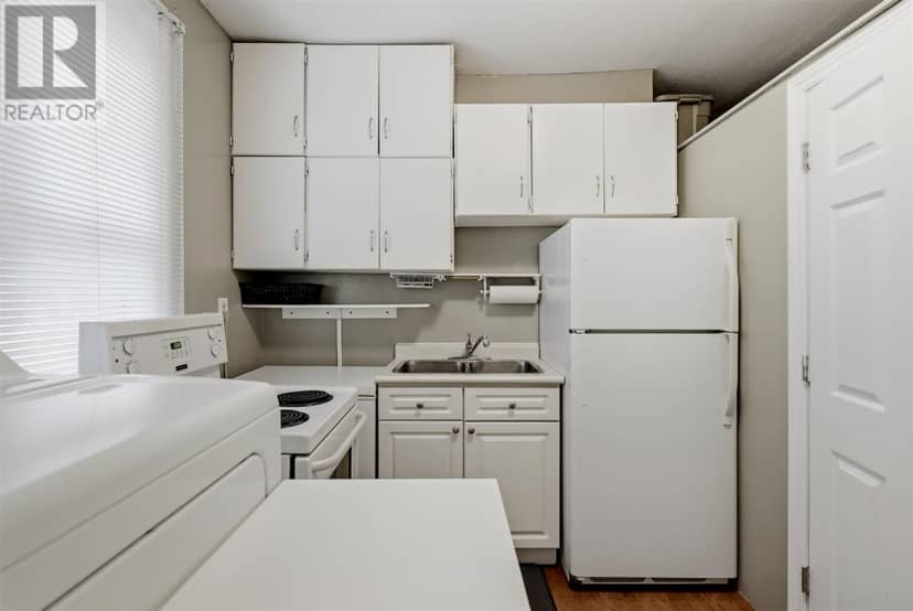185 Elgin ST — photo 8 of 33