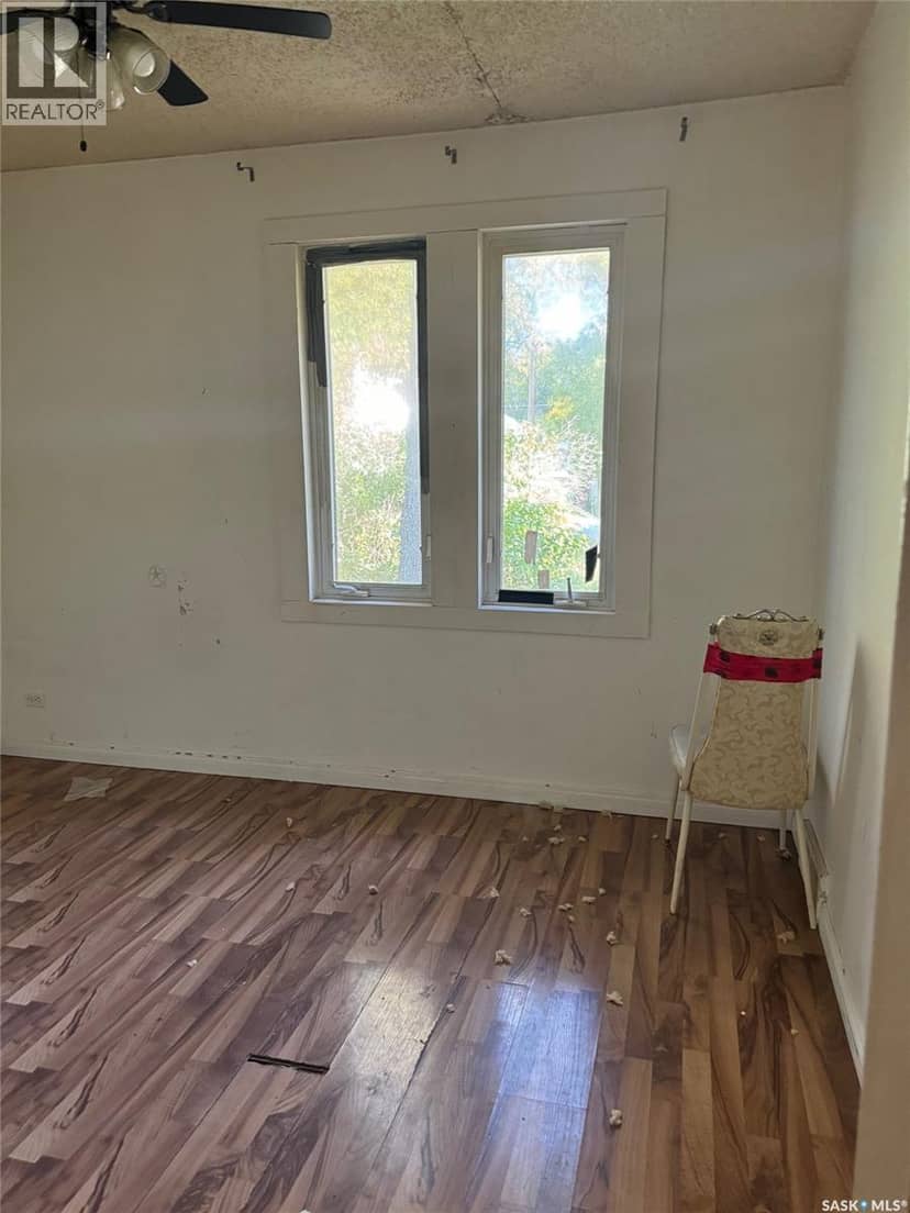 123 Windsor AVENUE N — photo 9 of 34
