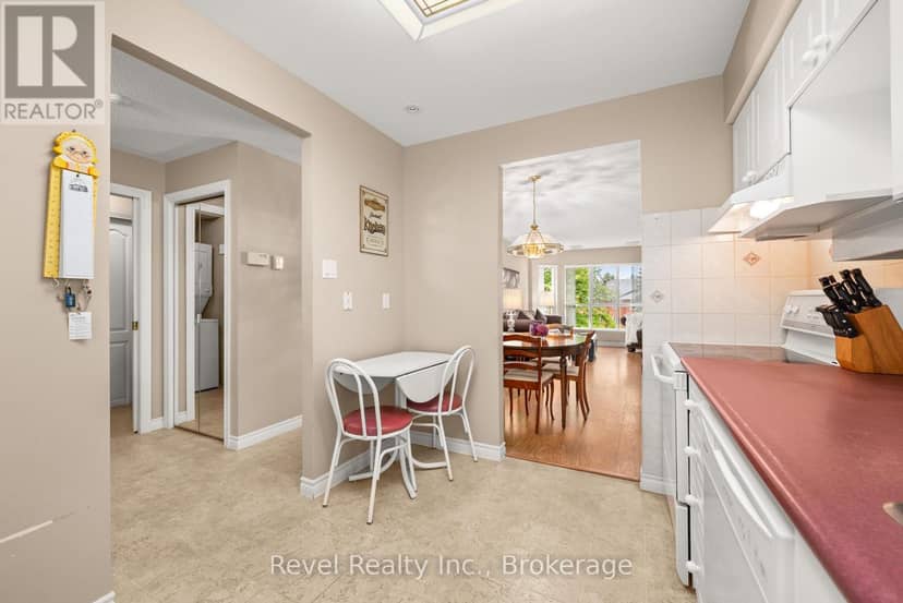 302 - 3 Heritage Way — photo 18 of 40