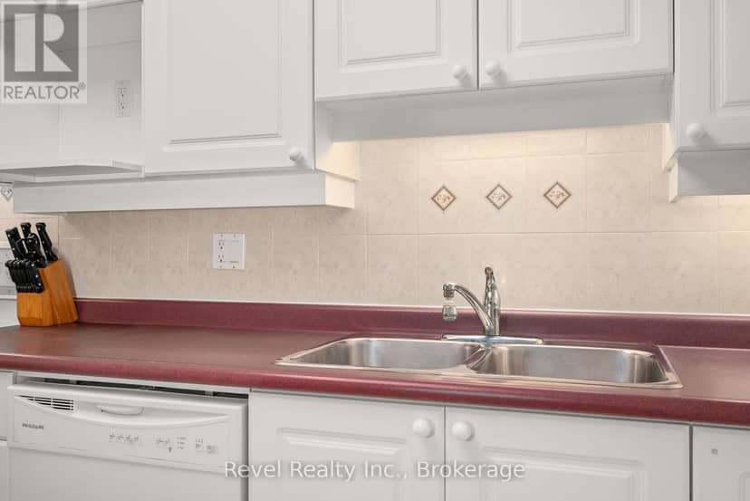 302 - 3 Heritage Way — photo 19 of 40