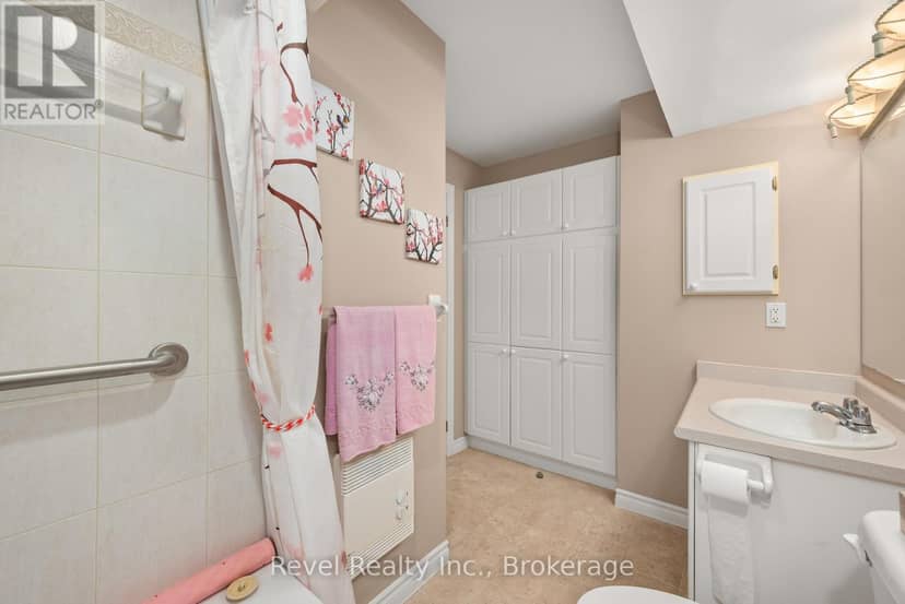 302 - 3 Heritage Way — photo 32 of 40