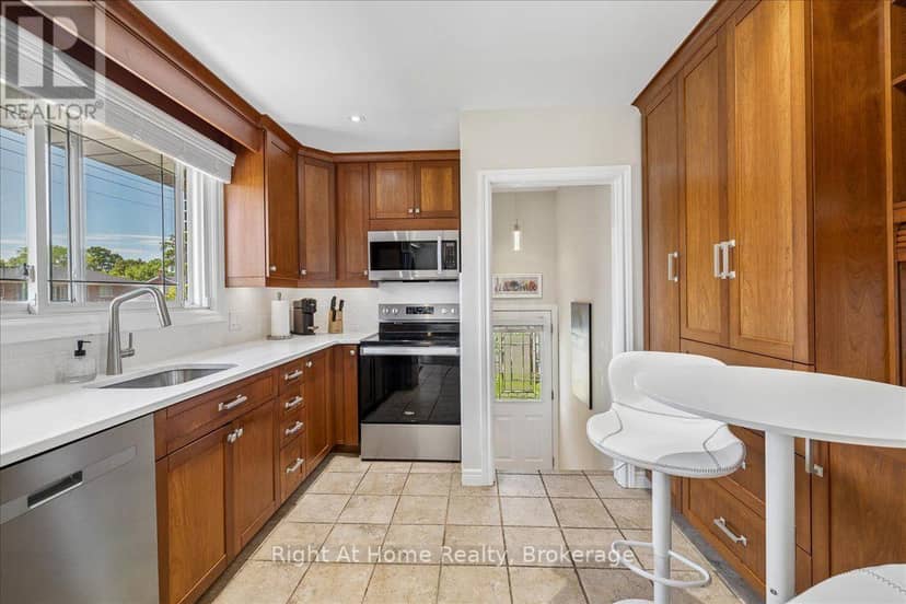275 Kent Crescent, Burlington, photo 2