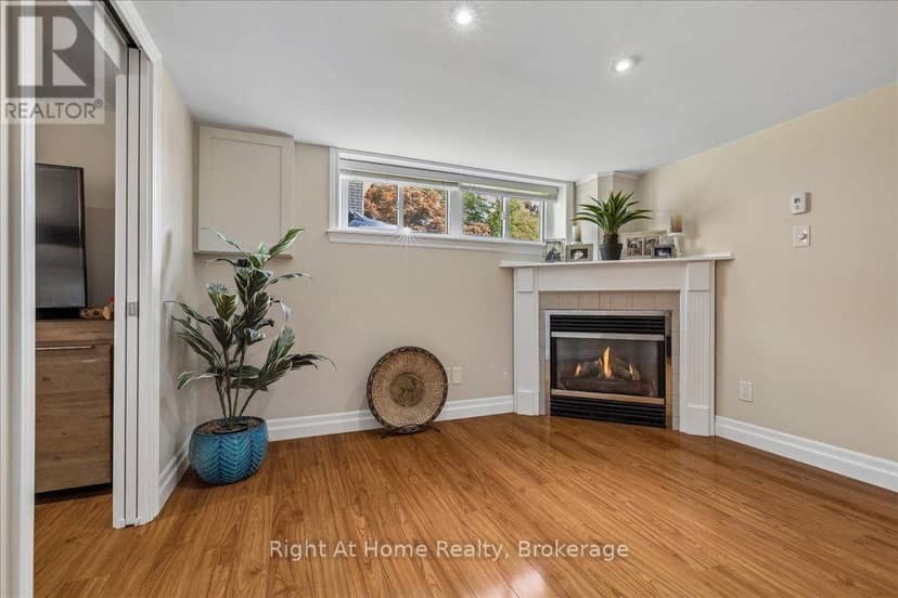 275 Kent Crescent — photo 28 of 40