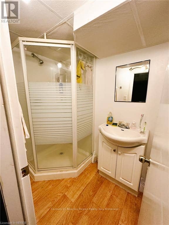 160-164 Main Street E — photo 9 of 29
