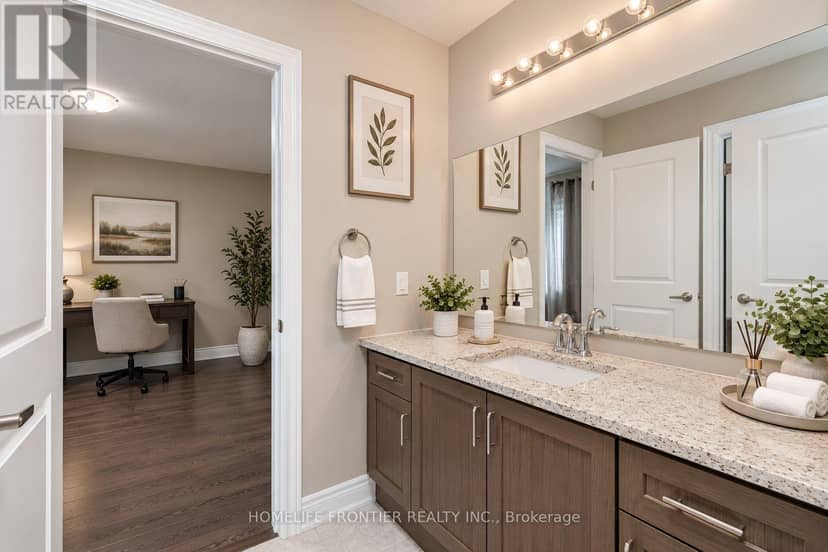 135 Ross Vennare Crescent — photo 16 of 19