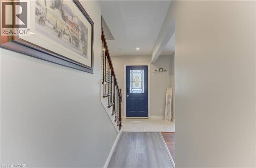 80 GLEN AVON Crescent — photo 3 of 23
