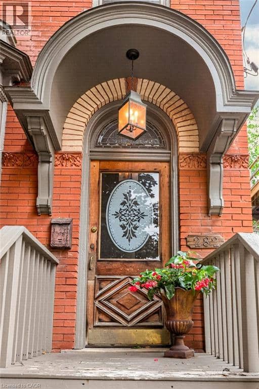 282 HESS Street S, Hamilton, photo 2