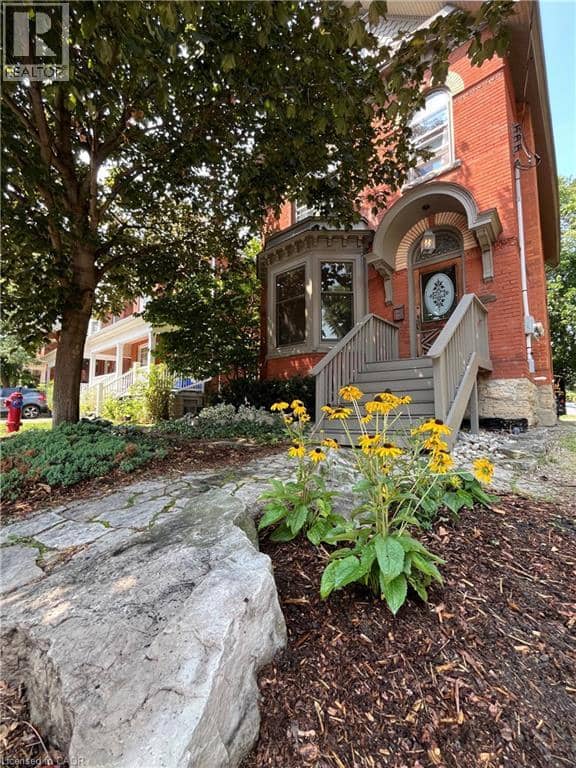 282 HESS Street S — photo 2 of 40