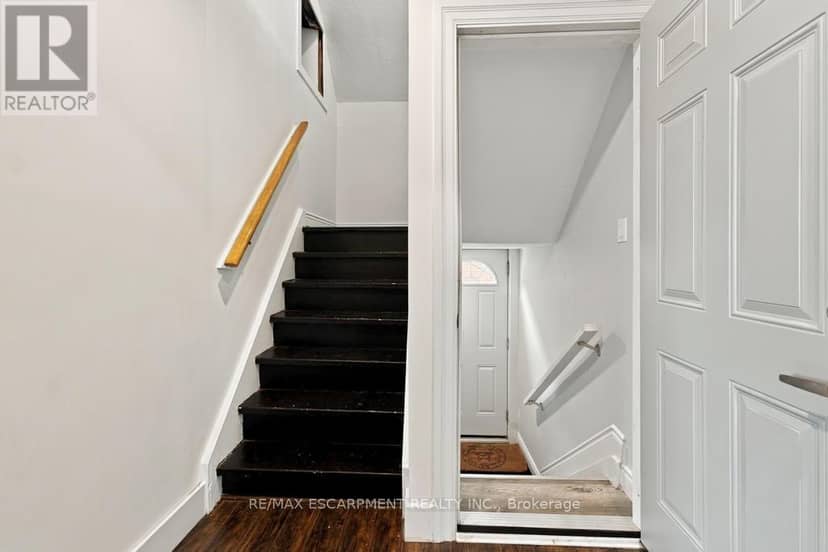 284 East 21st Street — photo 11 of 26