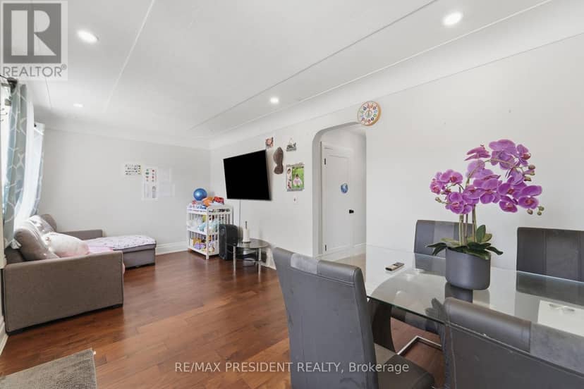 43 Adair Avenue N, Hamilton, photo 3