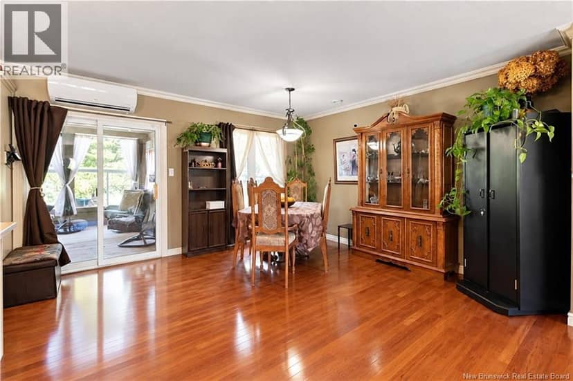 98 Firwood Crescent — photo 9 of 40