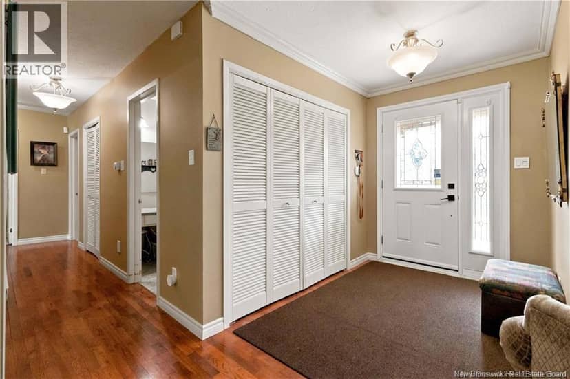98 Firwood Crescent — photo 5 of 40