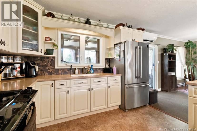 98 Firwood Crescent — photo 7 of 40