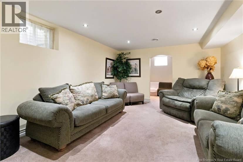 98 Firwood Crescent — photo 35 of 40