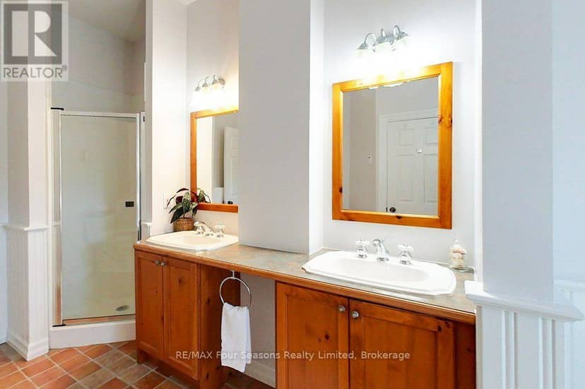 201 - 184 Snowbridge Way — photo 23 of 32