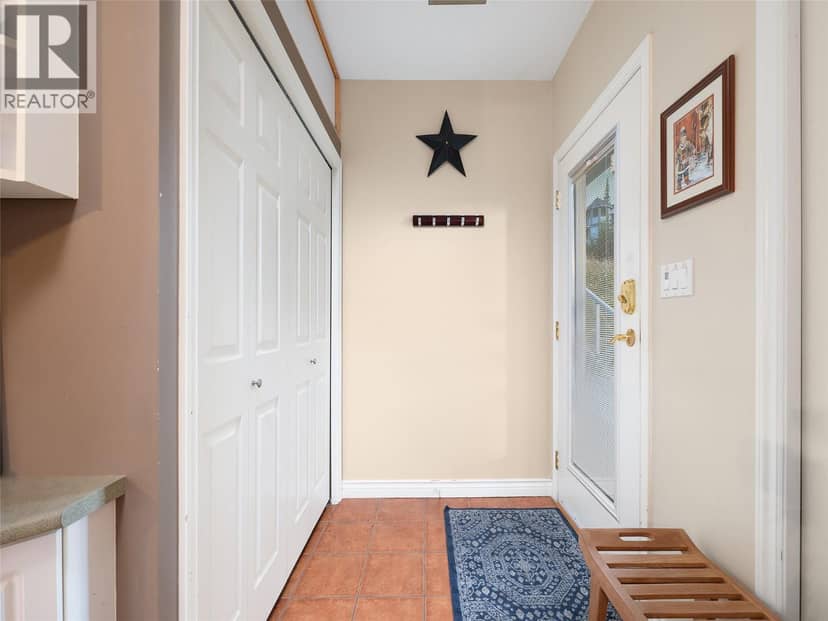 415 Silver Queen Road Unit# 2, Silver Star, photo 2