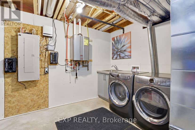 225 Sunset Crescent — photo 33 of 39