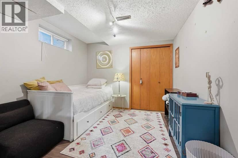 37 Sunrise Crescent — photo 17 of 27