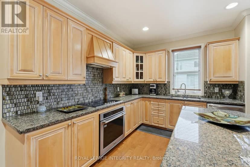 2169 Valenceville Crescent — photo 10 of 40