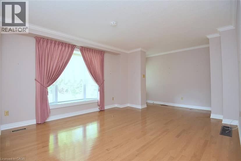 81 AYLMER Crescent — photo 10 of 40
