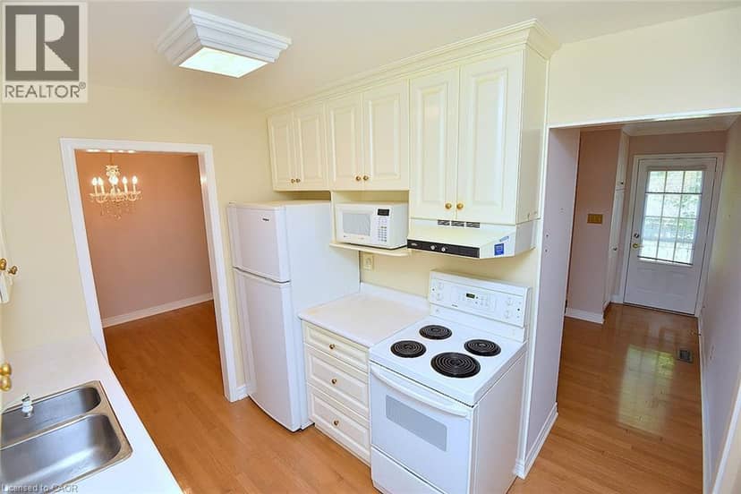 81 AYLMER Crescent — photo 16 of 40