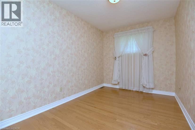 81 AYLMER Crescent — photo 29 of 40