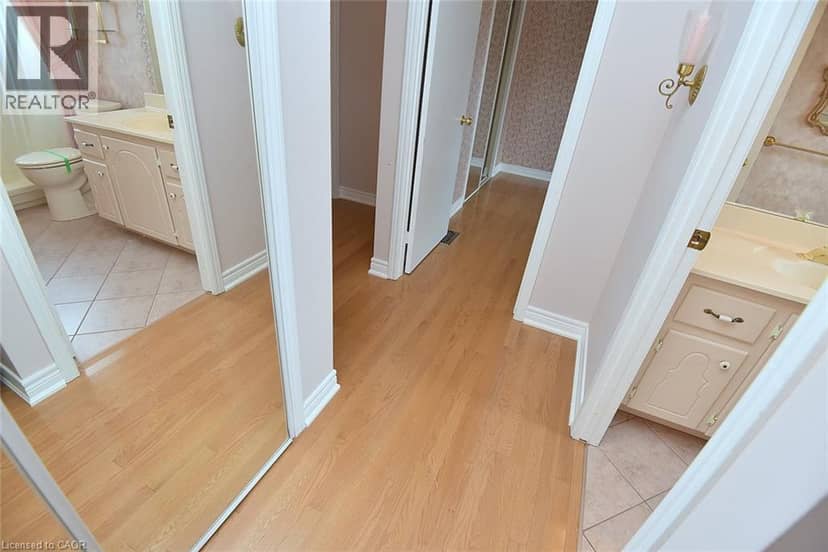 81 AYLMER Crescent — photo 21 of 40