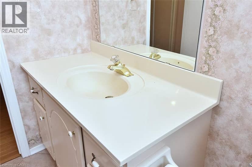 81 AYLMER Crescent — photo 30 of 40