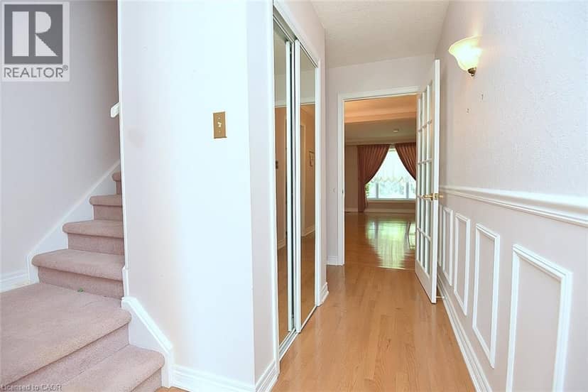 81 AYLMER Crescent, Stoney Creek, photo 4