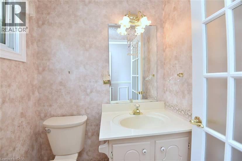 81 AYLMER Crescent — photo 20 of 40
