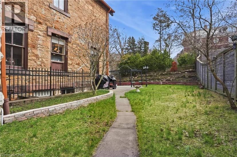 26 RAVENSCLIFFE Avenue — photo 30 of 34