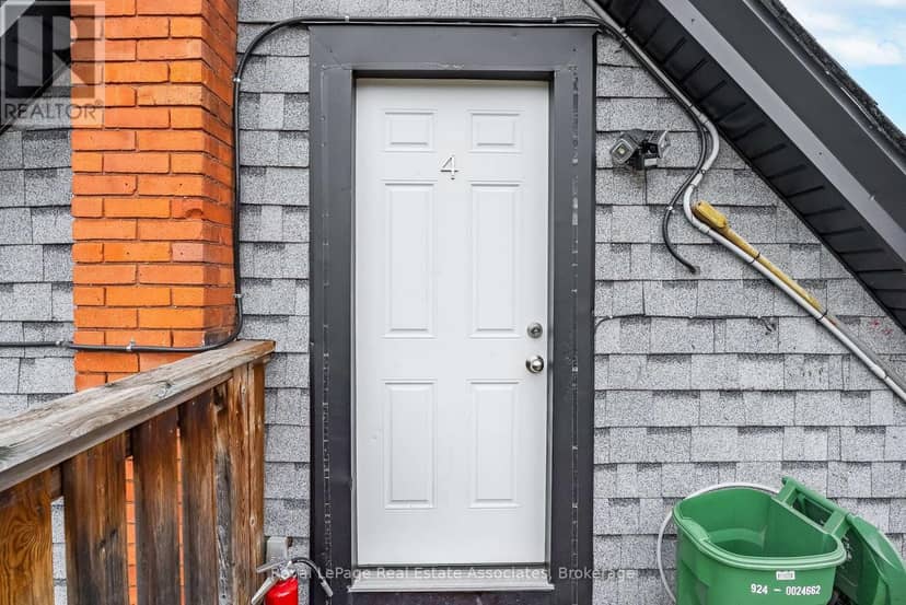 526 King Street E — photo 22 of 34
