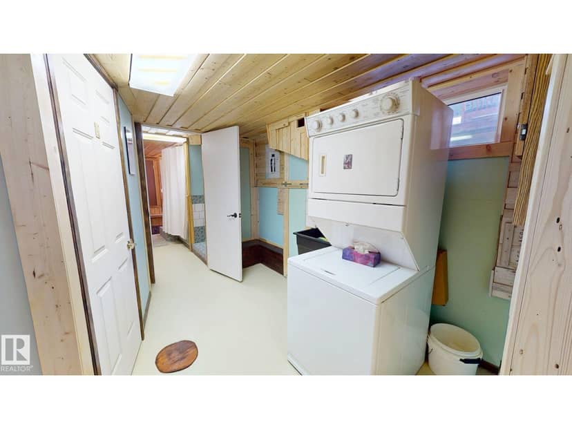 5004 50 AV — photo 36 of 40