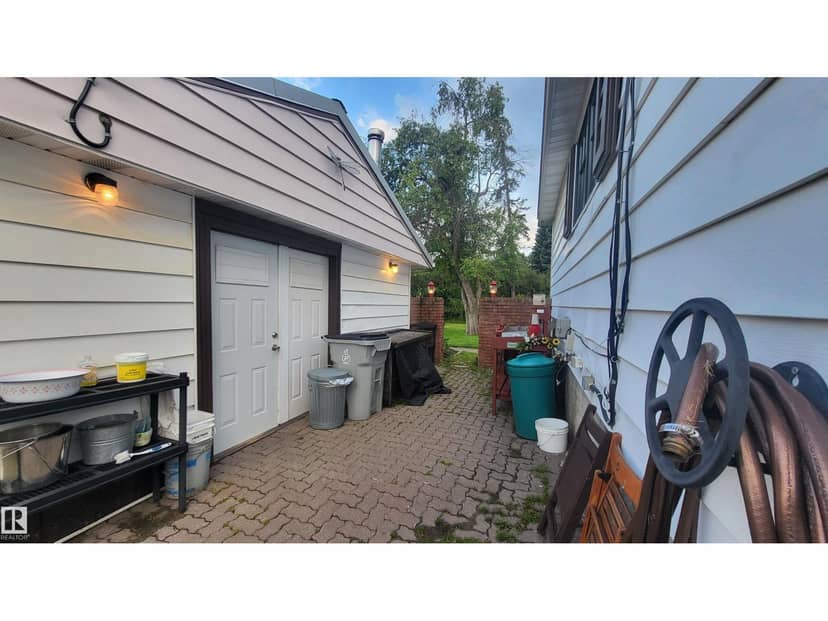 5004 50 AV — photo 20 of 40