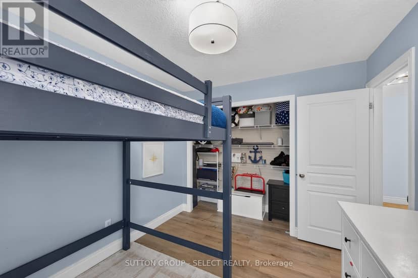 1801 Seymour Crescent — photo 22 of 40