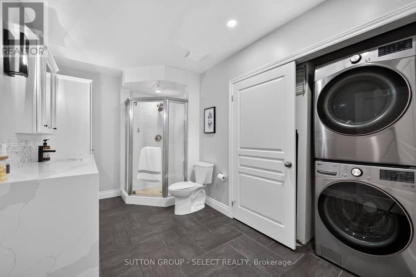1801 Seymour Crescent — photo 35 of 40