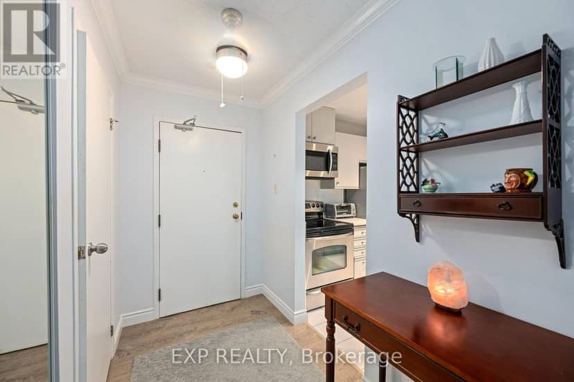 112 - 735 Deveron Crescent, London South, photo 2