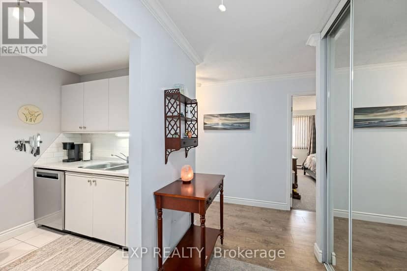 112 - 735 Deveron Crescent, London South, photo 3