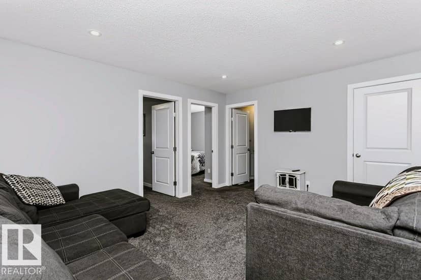 7132 182 AV NW — photo 22 of 40