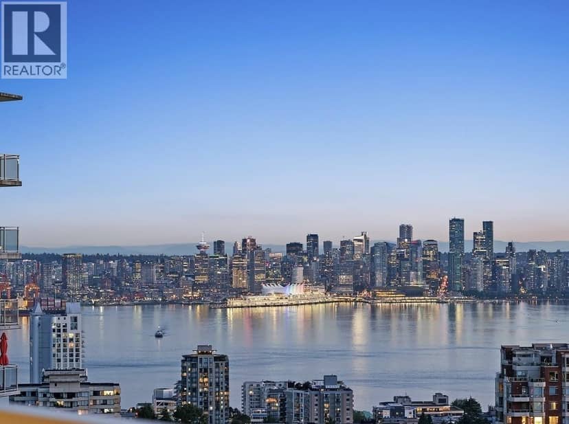 1607 125 E 14TH STREET, North Vancouver