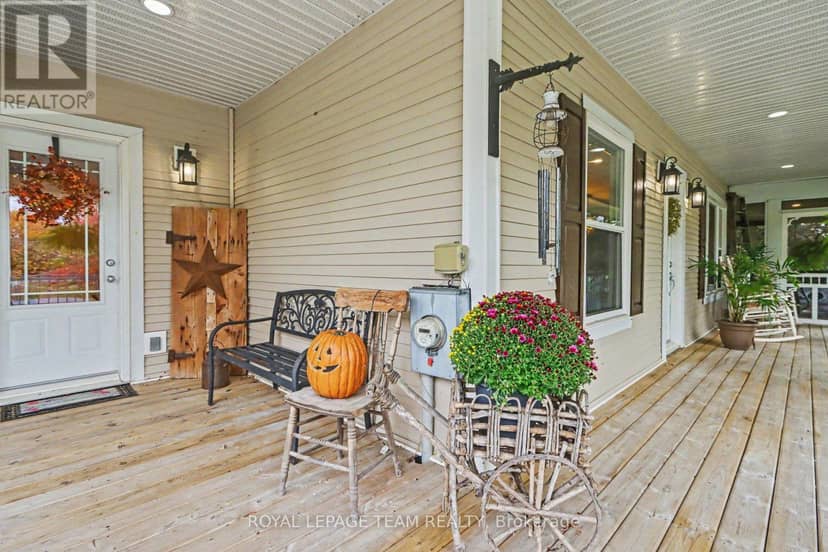 10496 St John Street, North Dundas, photo 2